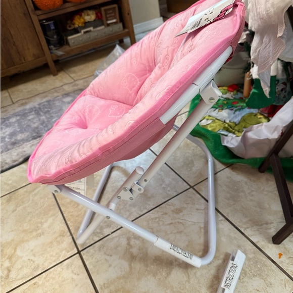 Hello kitty pink saucer chair - Picture 3 of 8